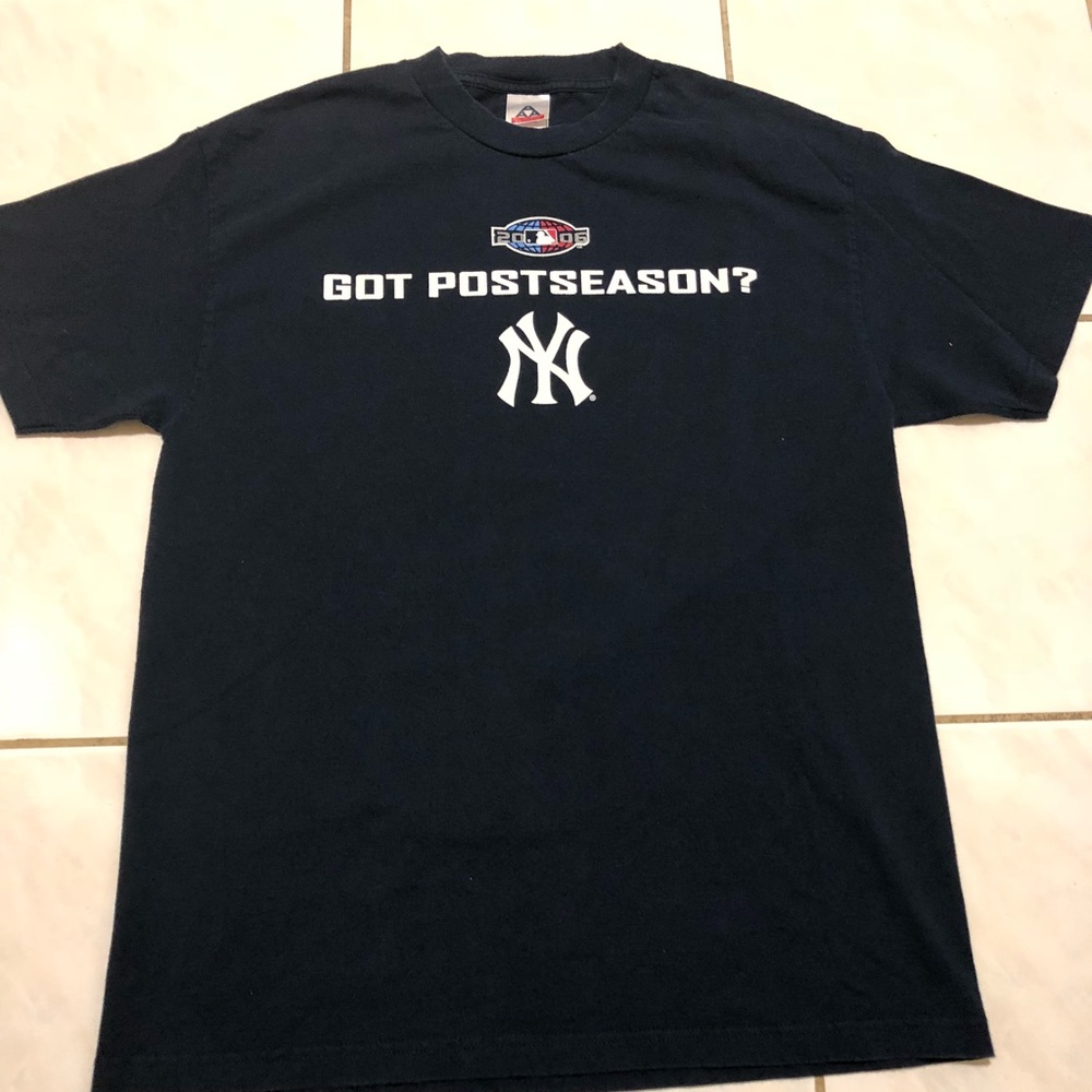 Rare 2006 MLB Yankee T-shirt ( Red Sox Tombstone )